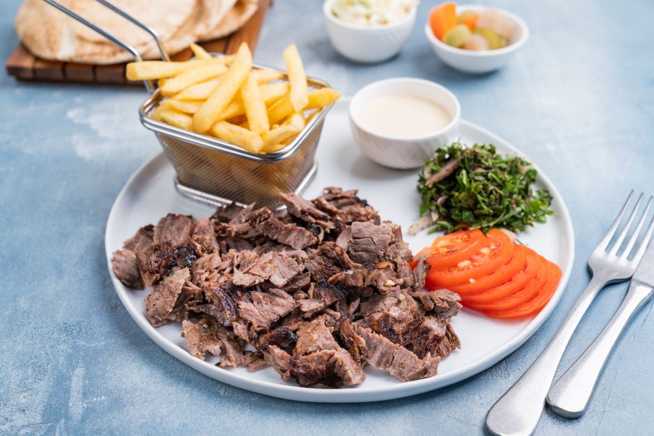 طبق شاورما ومشويات مشوية