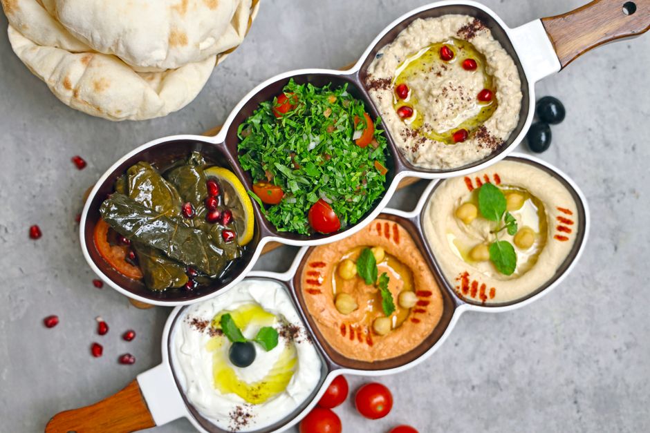 طبق حمص وبابا غنوج